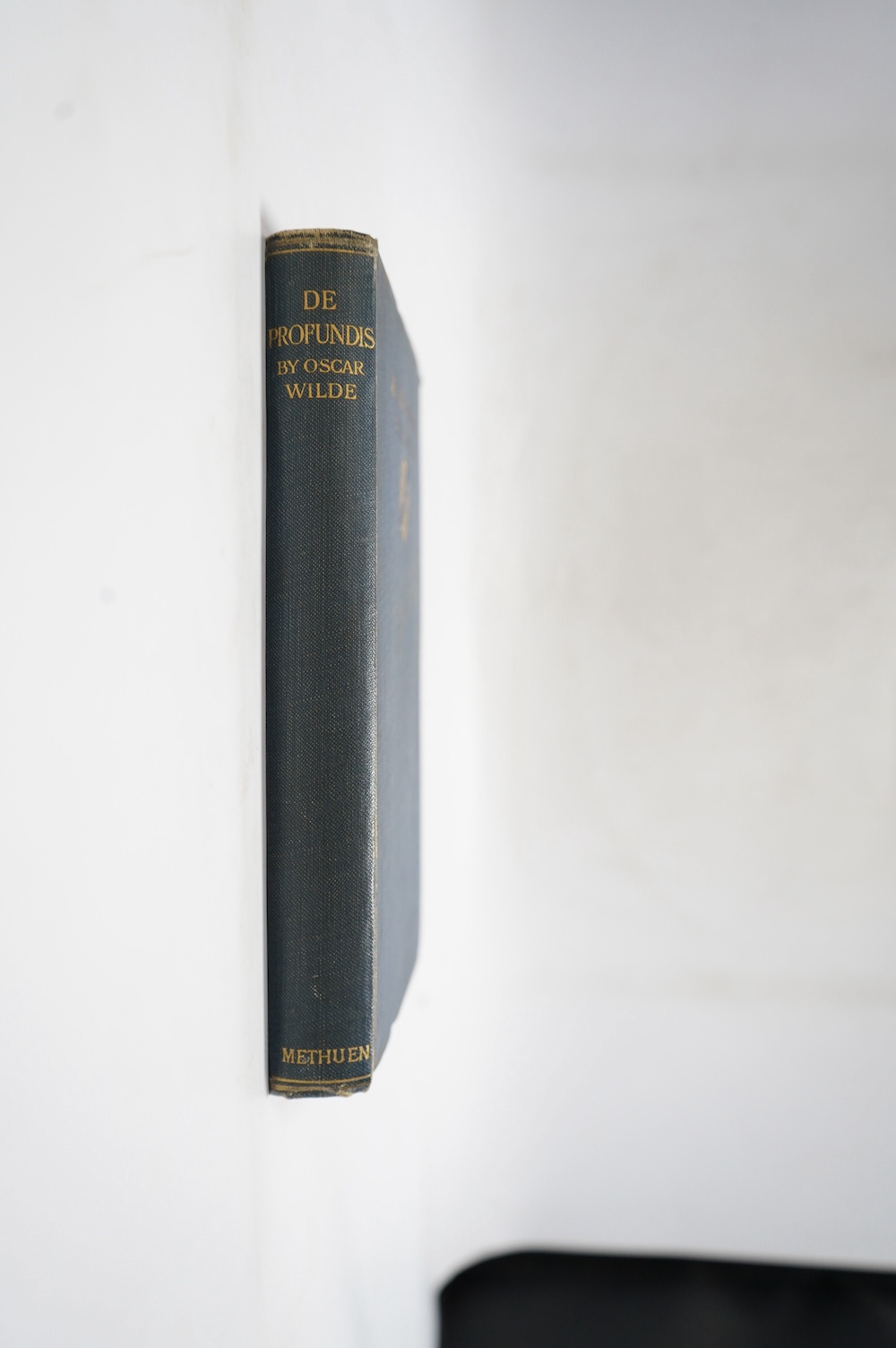 Wilde, Oscar - De Profundis. 1st trade edition. half title, Methuen's 40pp. catalogue (March 1905); original gilt ruled pictorial cloth, gilt top and other edges uncut. 1905